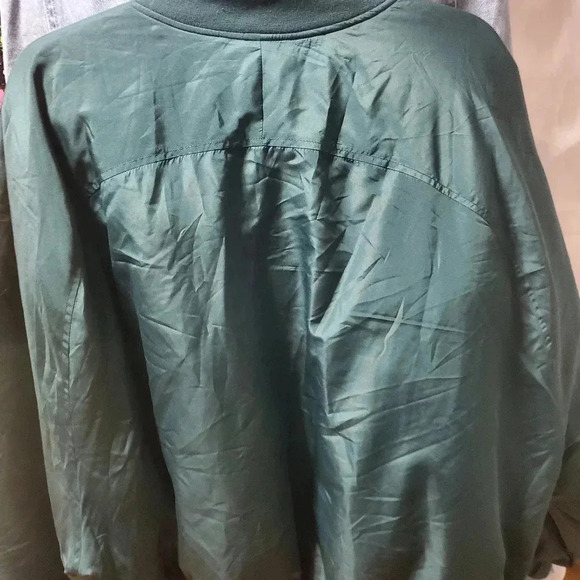 Green crop style puffy jacket - Picture 5 of 7